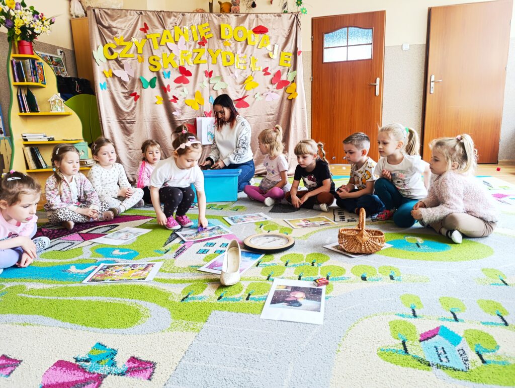 CZYTANIE DODAJE SKRZYDEŁ