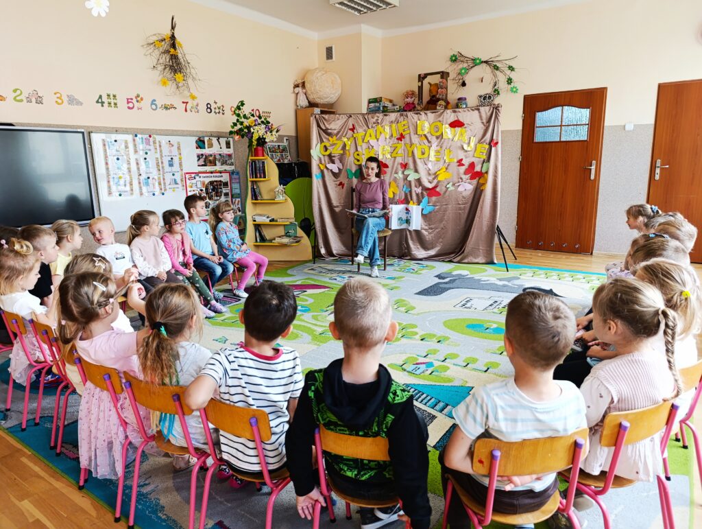 CZYTANIE DODAJE SKRZYDEŁ