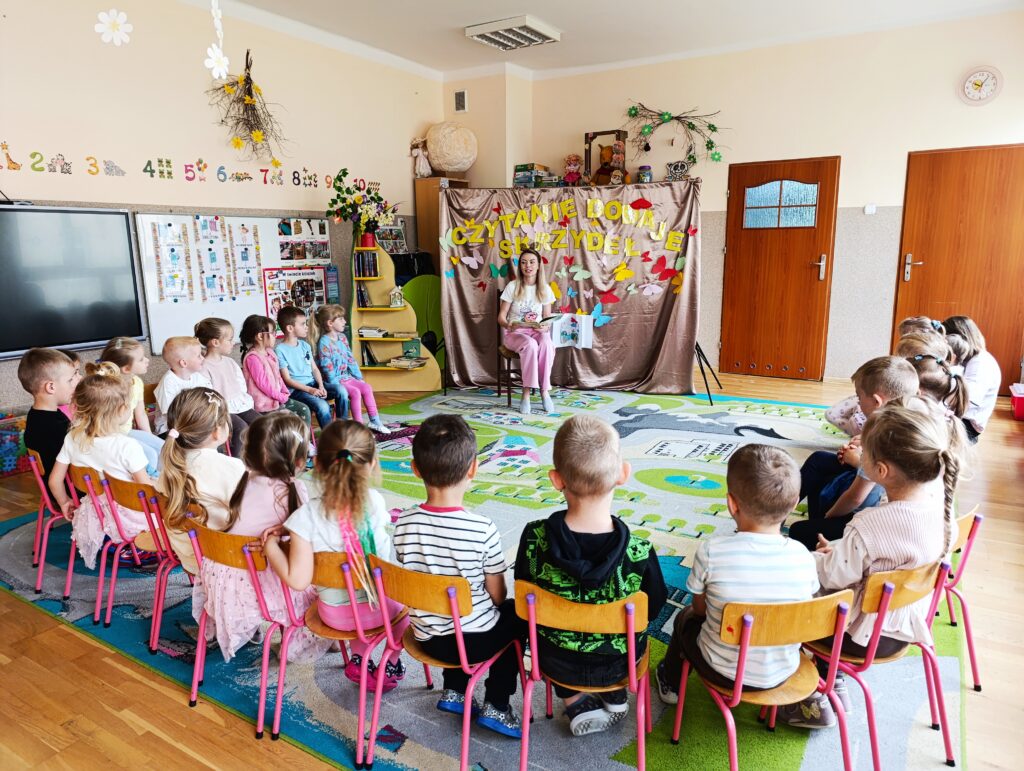 CZYTANIE DODAJE SKRZYDEŁ