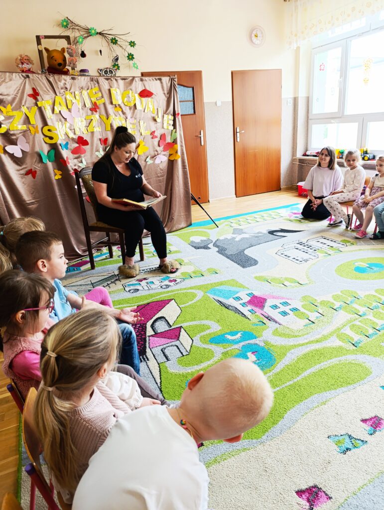 CZYTANIE DODAJE SKRZYDEŁ
