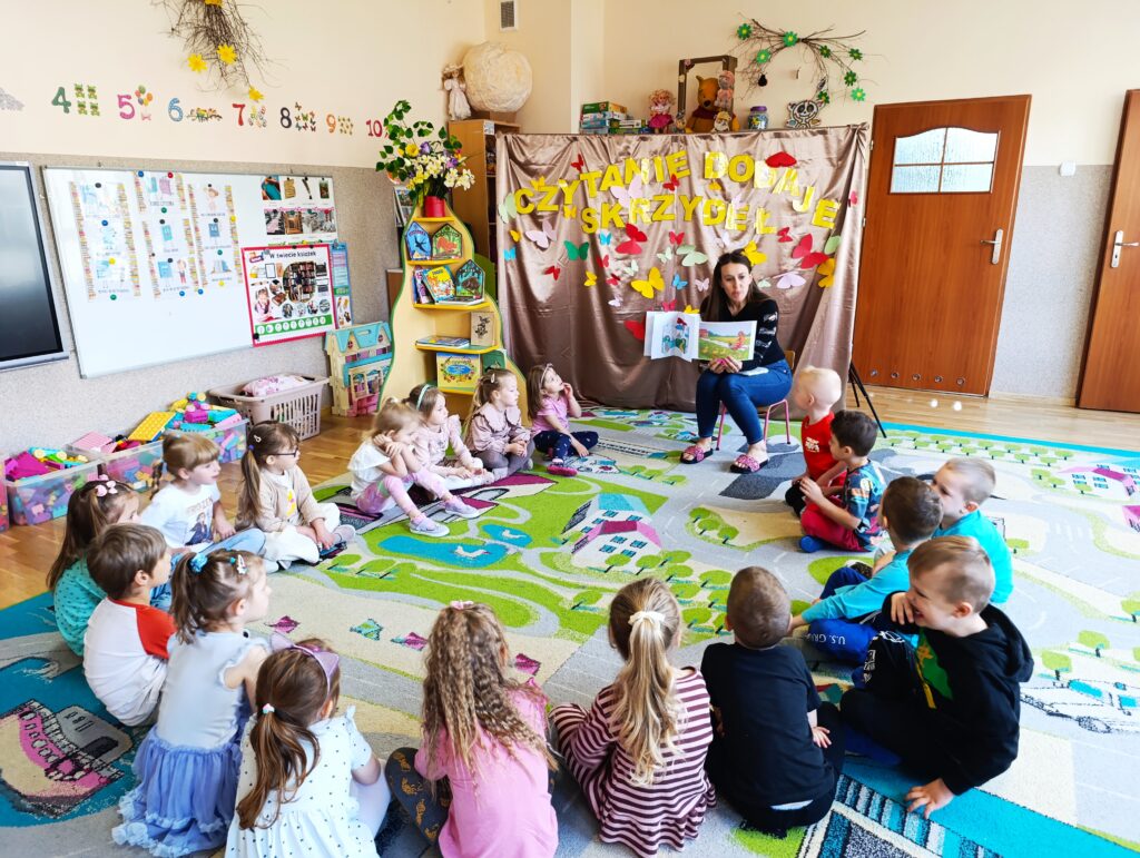 CZYTANIE DODAJE SKRZYDEŁ