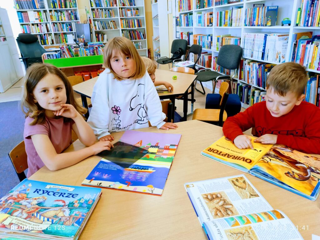 Spotkanie z książką grupa ''Żyrafki''