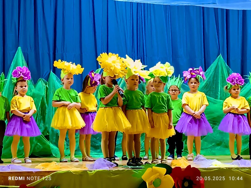 Uroczystość z okazji Dnia Mamy i Taty grupa ''Papużki''