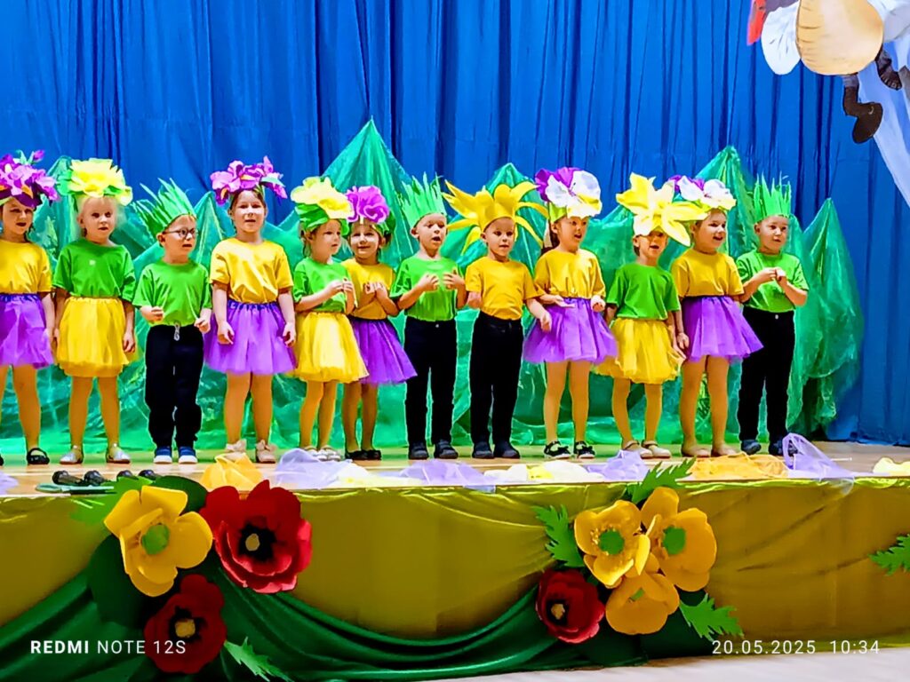 Uroczystość z okazji Dnia Mamy i Taty grupa ''Papużki''