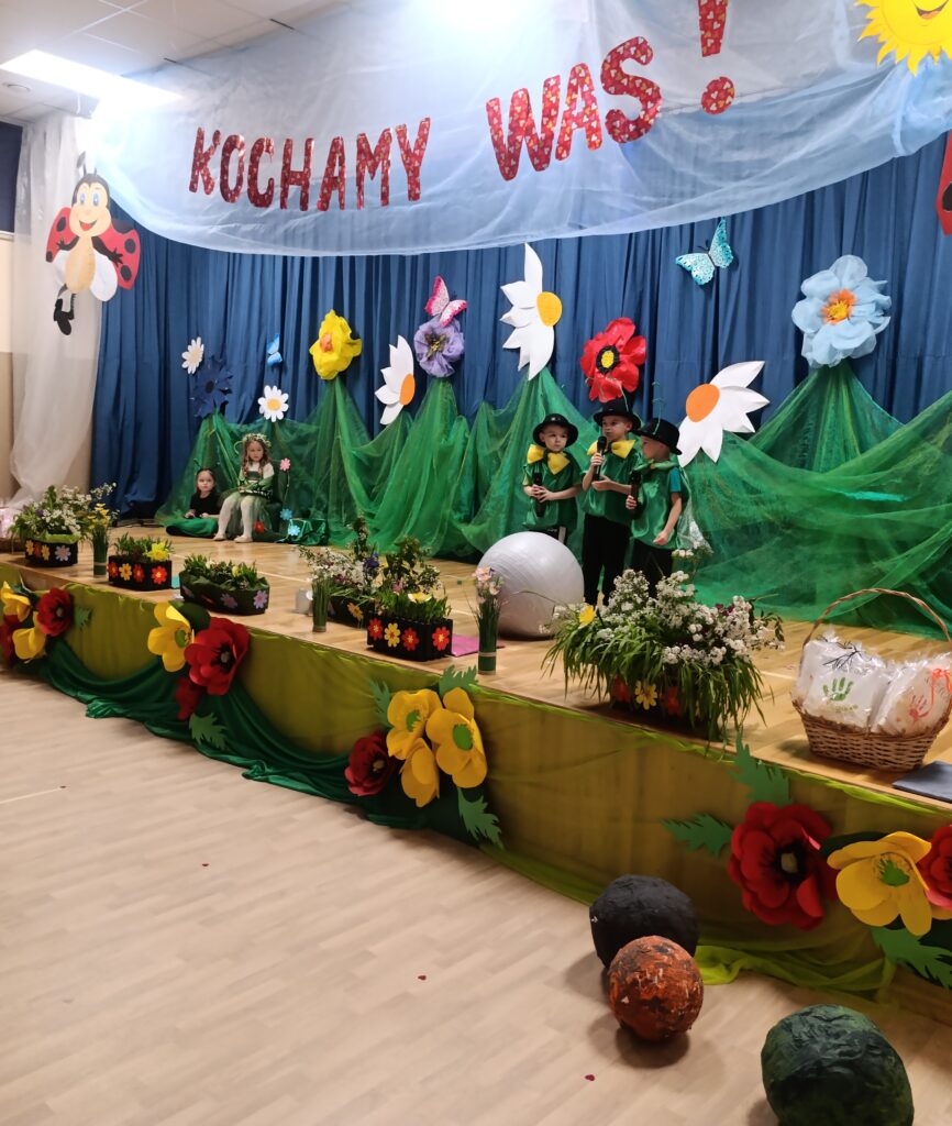 KOCHAMY WAS!