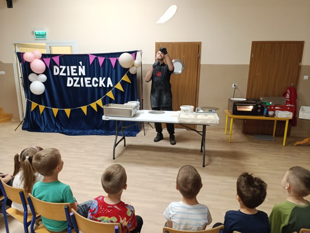 WARSZTATY ROBIENIA PIZZY Z OKAZJI DNIA DZIECKA