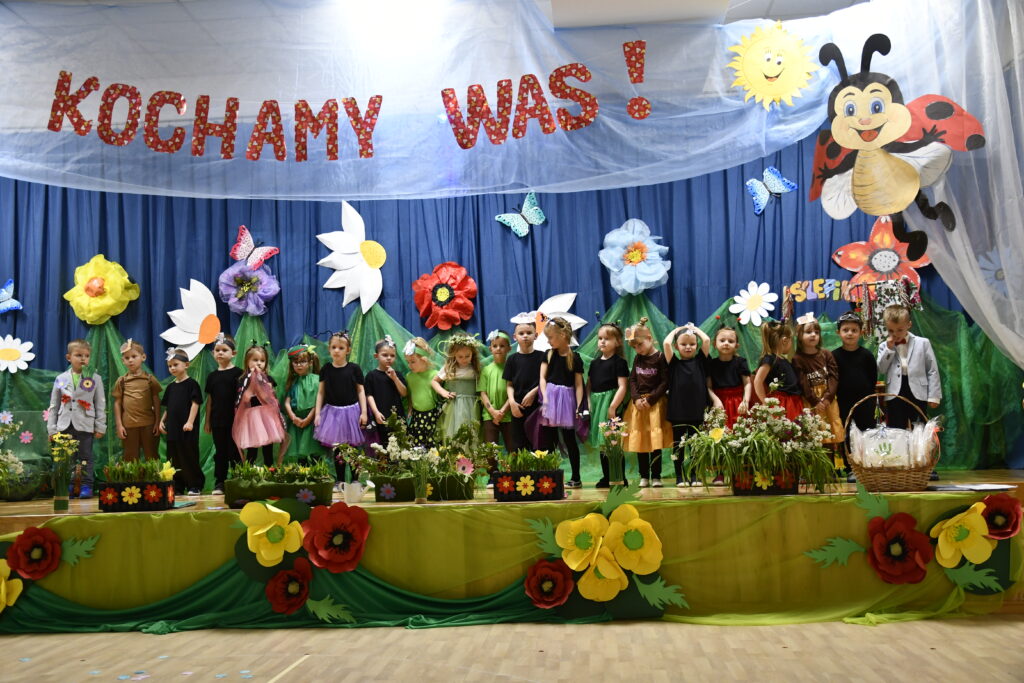 KOCHAMY WAS!