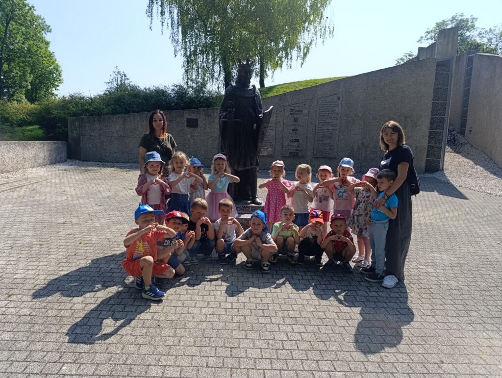 SPEKTAKL TEATRALNY PT. ,,PRZYJACIELE Z BULLERBYN'' W BSCK