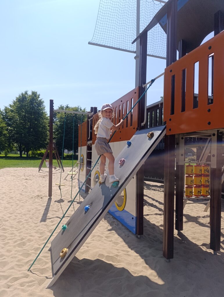 WYJŚCIE DO STREFY UZDROWISKOWEJ NA ,,PIRACKI STATEK''