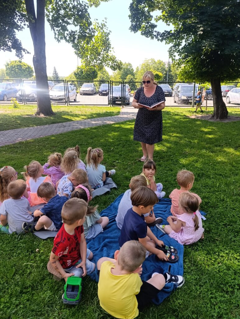 MIĘDZYNARODOWA AKCJA ,,CZYTANIE NA POLANIE''