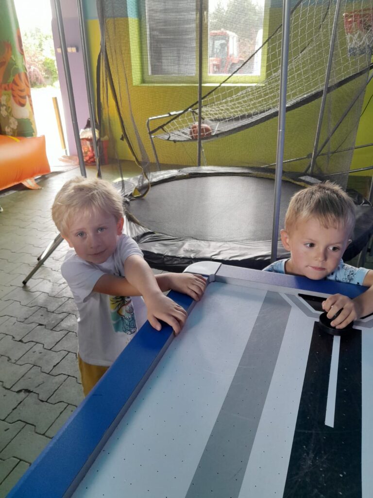 WYCIECZKA DO LEŚNEGO PRZYTULISKA