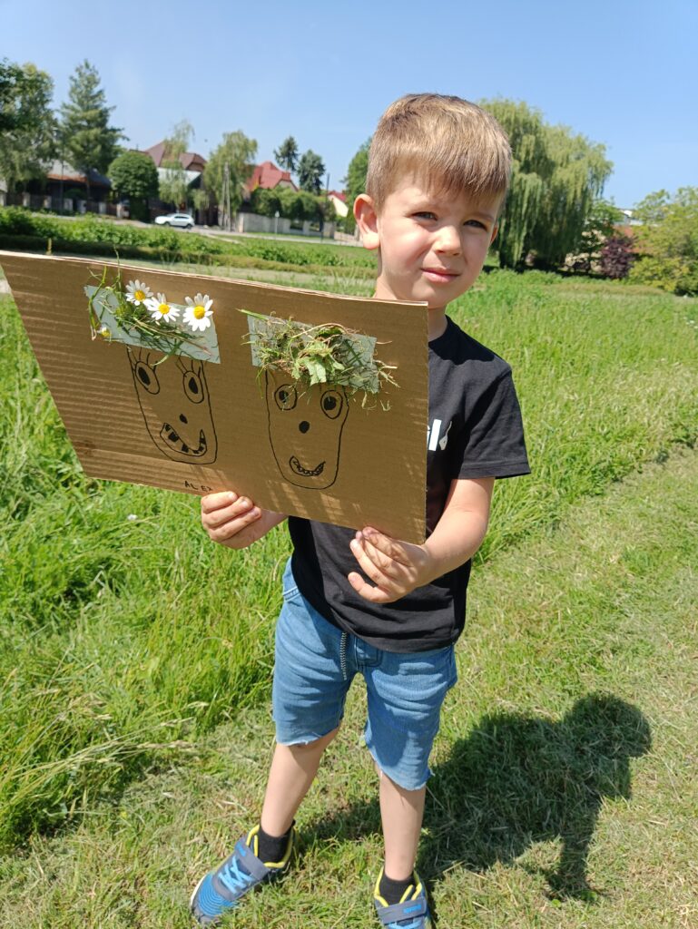 Wiewiórki na łące