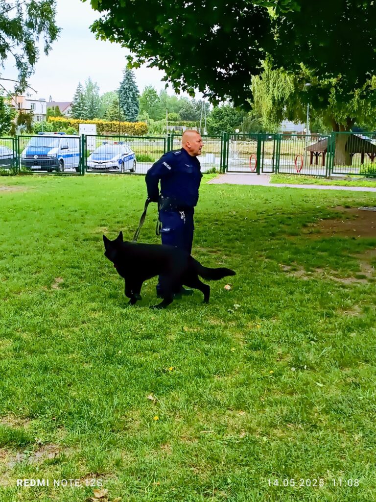 Spotkanie z Policjantem grupa ''Żyrafki''