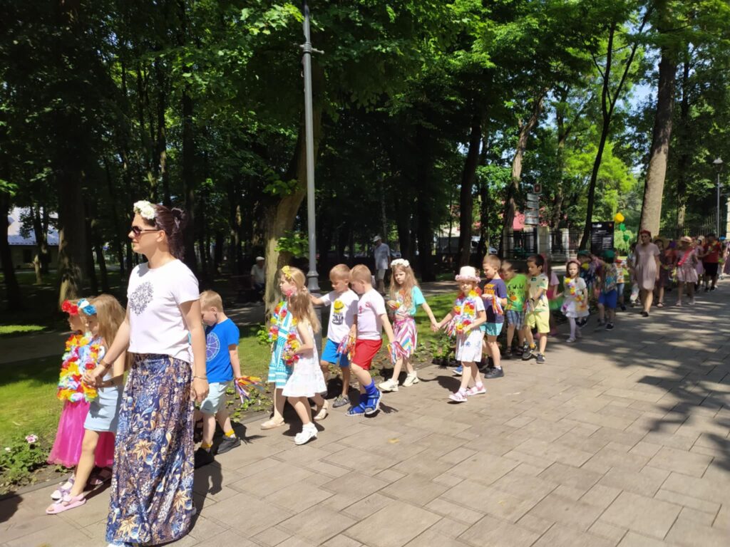 Parada Kwiatów grupa ''Tygryski''