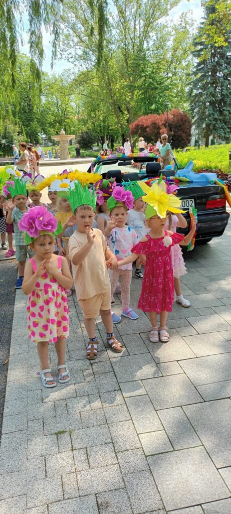 "Parada Kwiatów" grupa ''Papużki''