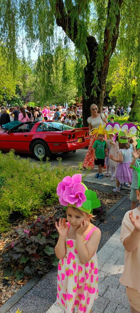 "Parada Kwiatów" grupa ''Papużki''