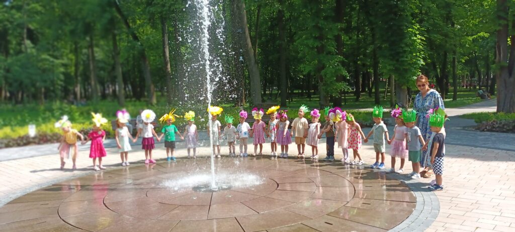 "Parada Kwiatów" grupa ''Papużki''
