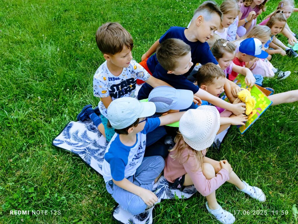 Udział w Akcji "Czytanie na Polanie" edycja 2025 grupa "Żyrafki"