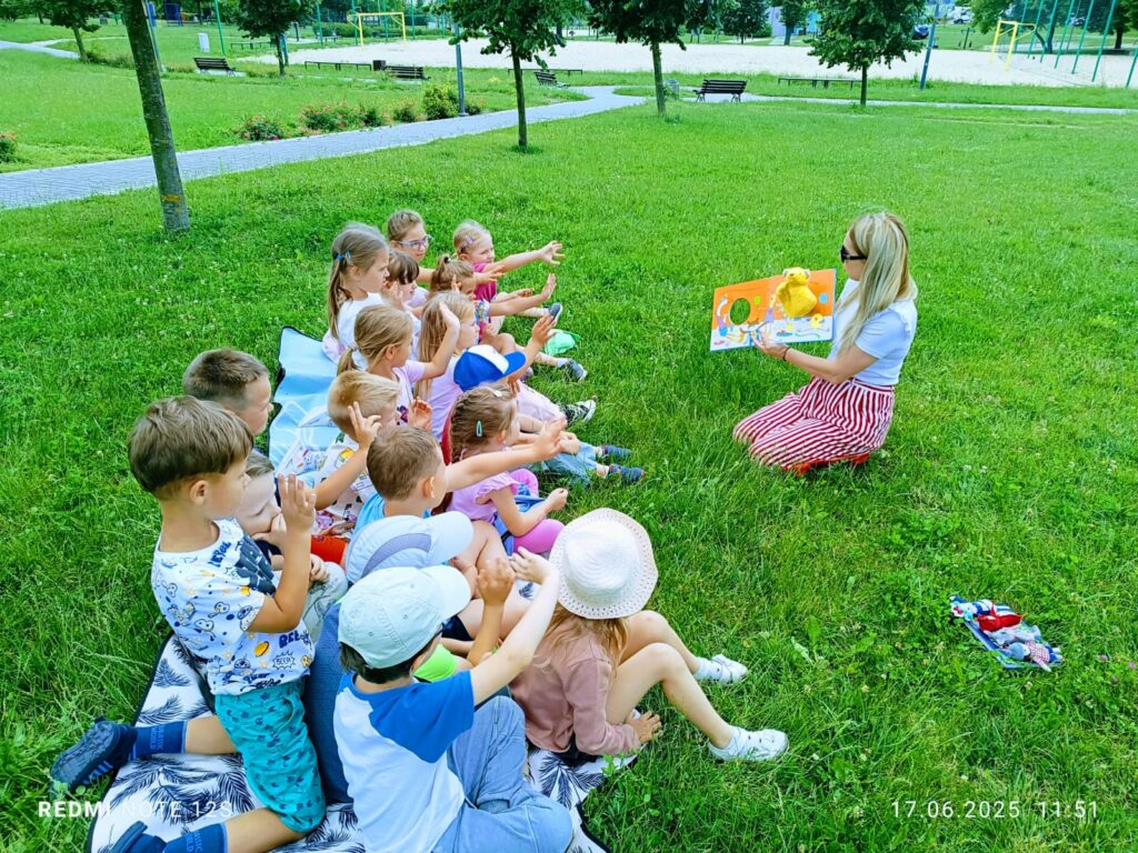 Udział w Akcji "Czytanie na Polanie" edycja 2025 grupa "Żyrafki"