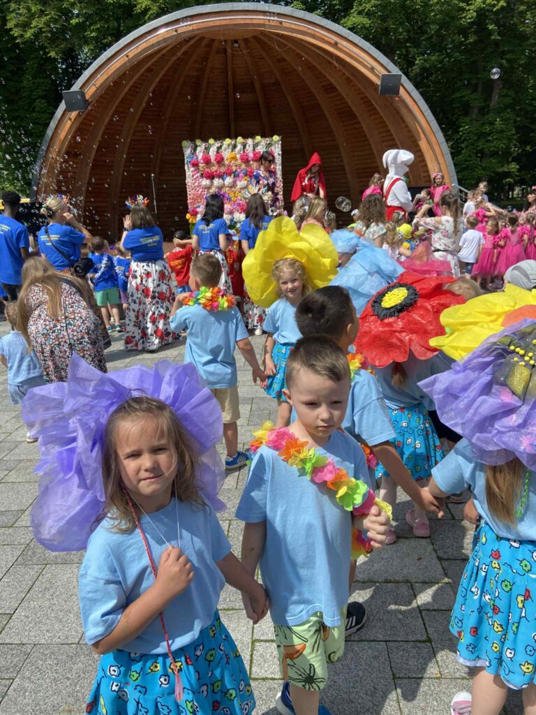 Parada Kwiatów grupa ''Żyrafki''