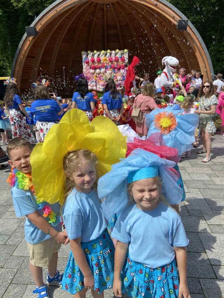 Parada Kwiatów grupa ''Żyrafki''