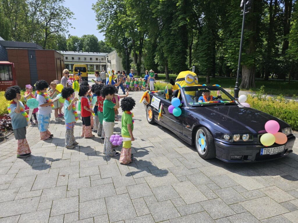 ''Parada Kwiatów'' grupa ''Pszczółki''