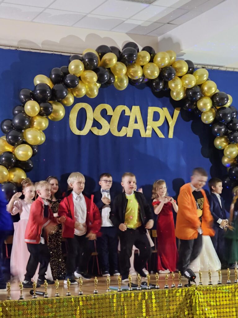 Uroczystość z okazji  Dnia Mamy i Taty grupa ''Pszczółki''