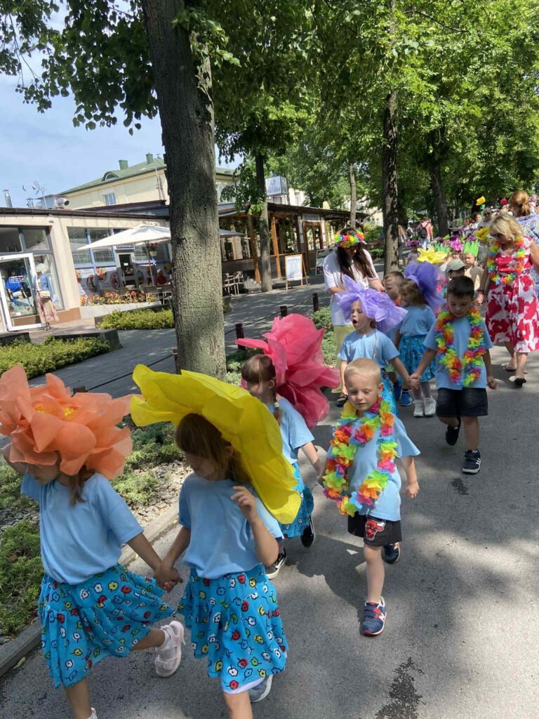 Parada Kwiatów grupa ''Żyrafki''