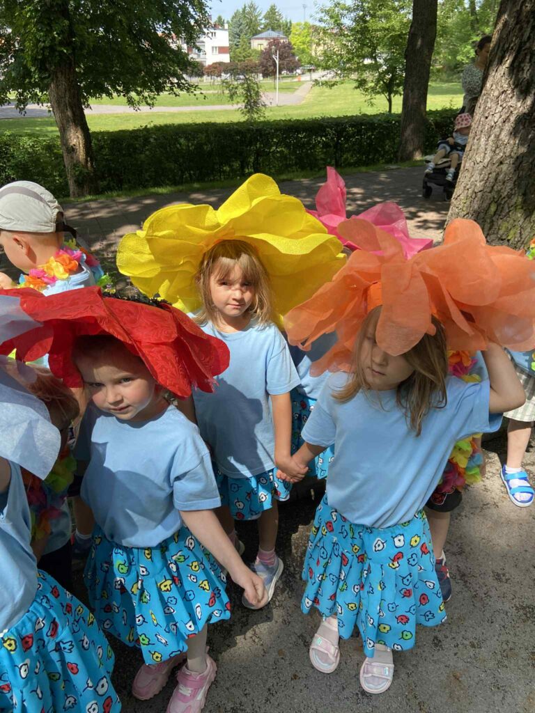 Parada Kwiatów grupa ''Żyrafki''