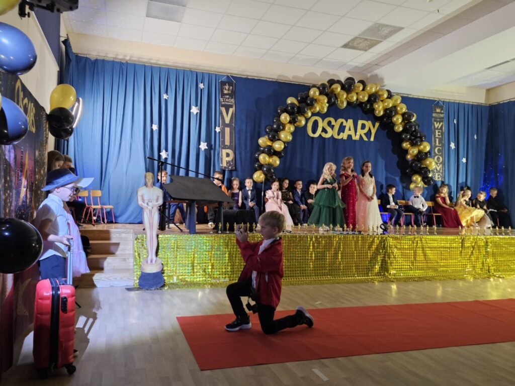 Uroczystość z okazji  Dnia Mamy i Taty grupa ''Pszczółki''