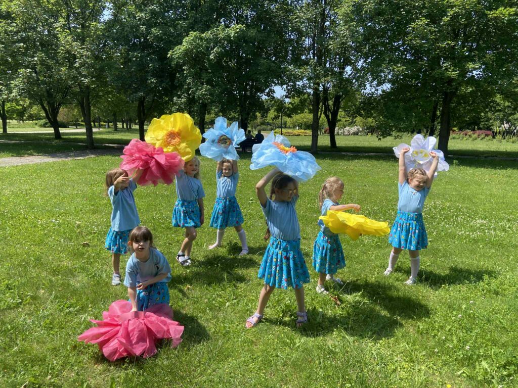 Parada Kwiatów grupa ''Żyrafki''