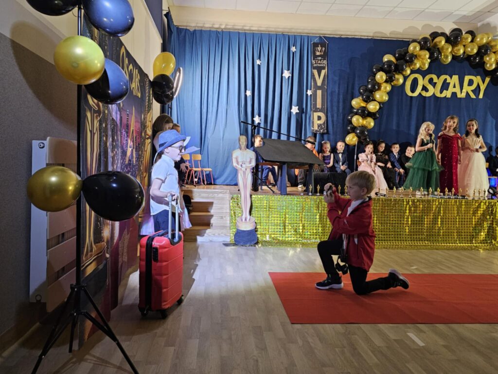 Uroczystość z okazji  Dnia Mamy i Taty grupa ''Pszczółki''