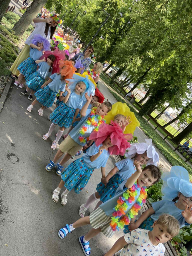 Parada Kwiatów grupa ''Żyrafki''