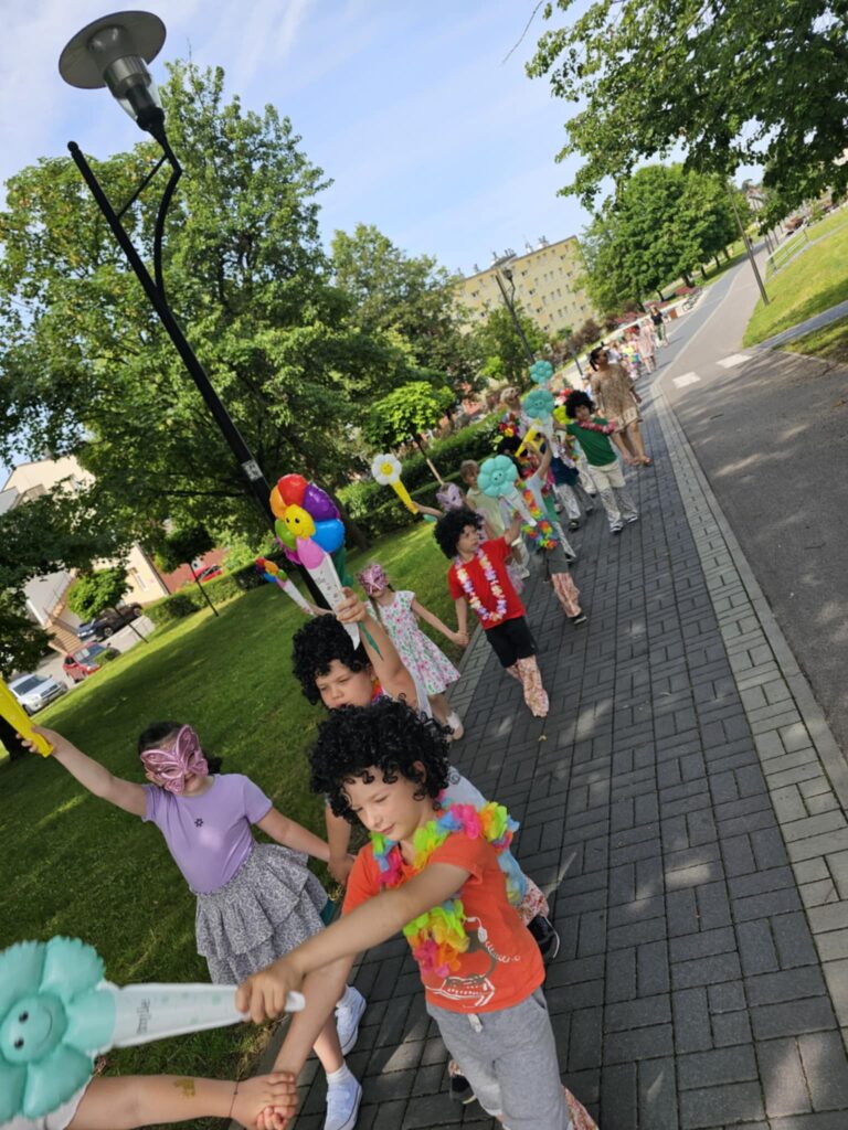 ''Parada Kwiatów'' grupa ''Pszczółki''