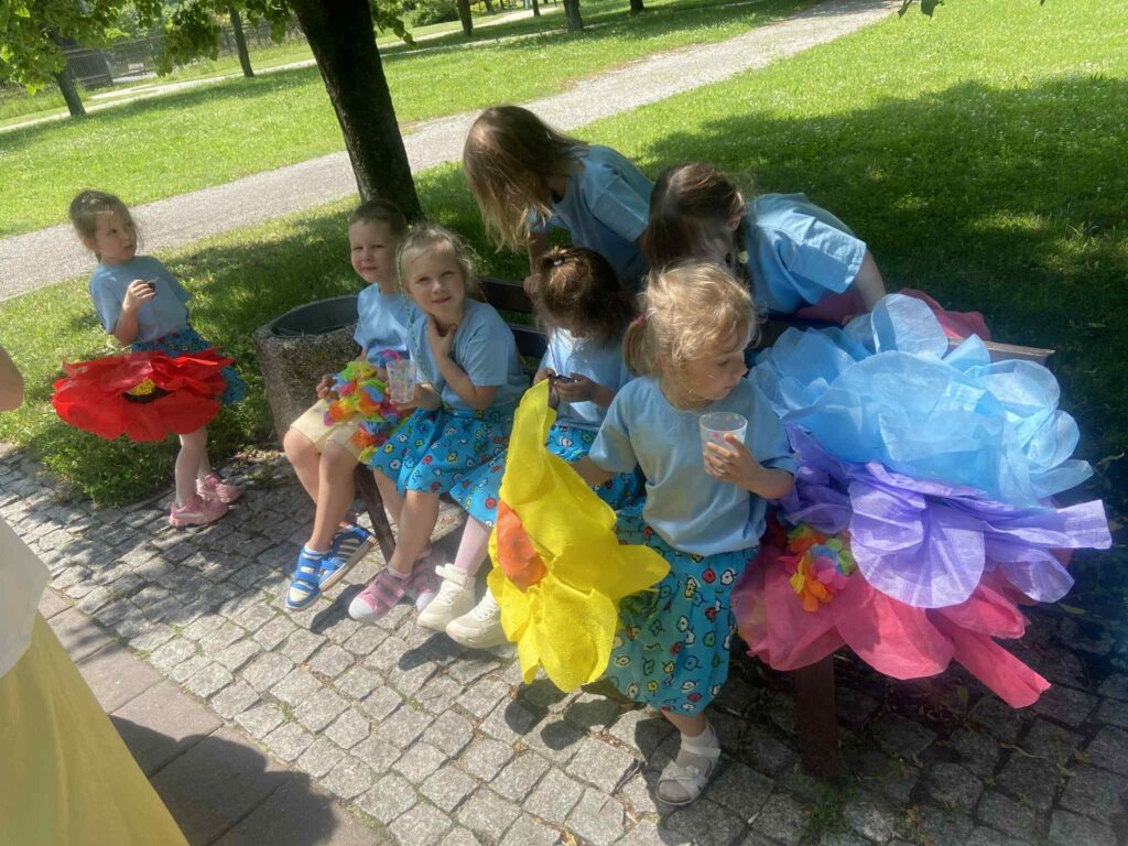 Parada Kwiatów grupa ''Żyrafki''