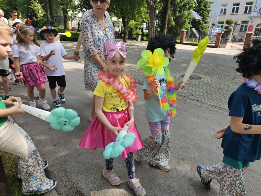 ''Parada Kwiatów'' grupa ''Pszczółki''