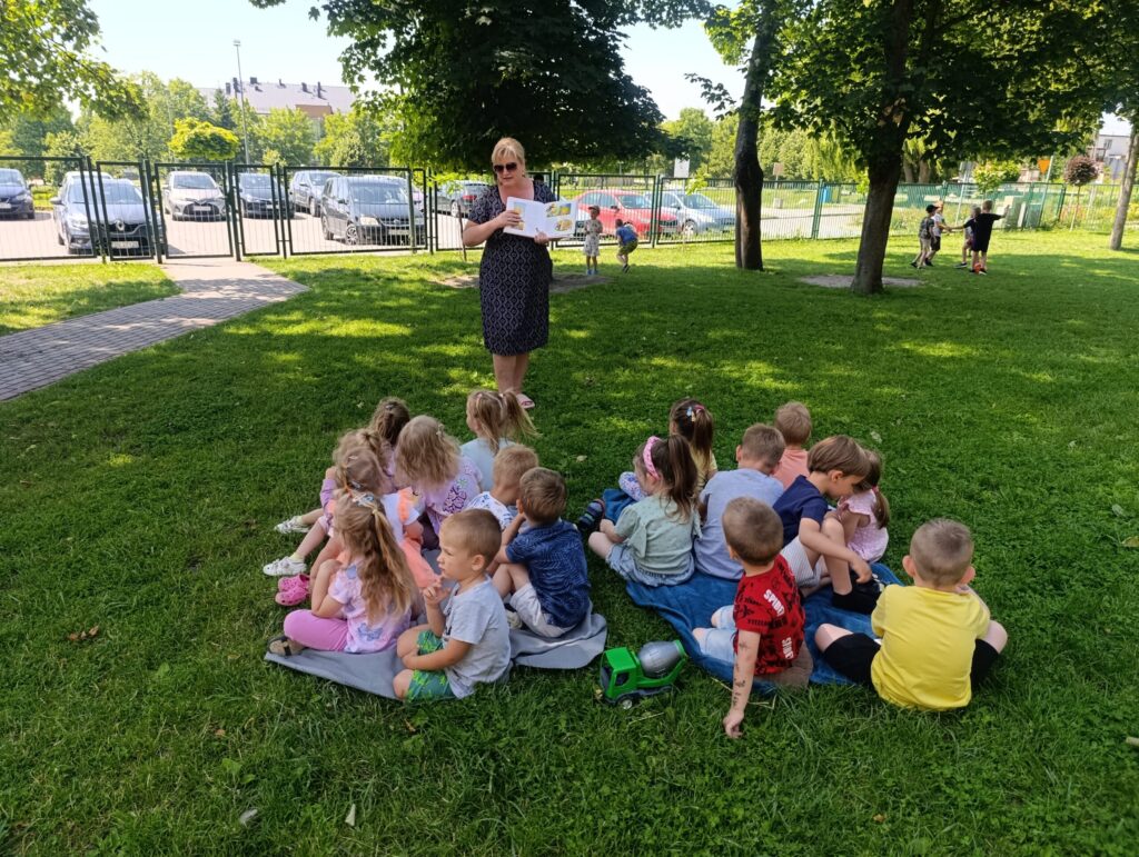 MIĘDZYNARODOWA AKCJA ,,CZYTANIE NA POLANIE"
