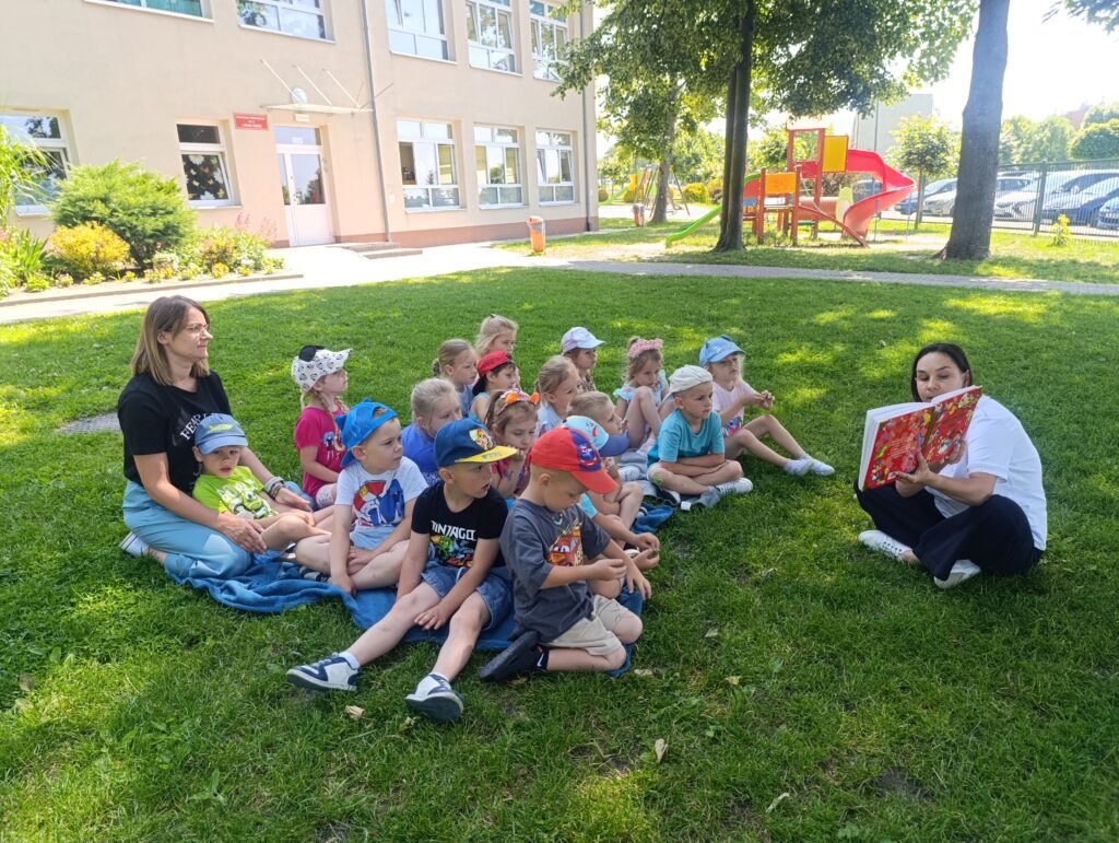 MIĘDZYNARODOWA AKCJA ,,CZYTANIE NA POLANIE"