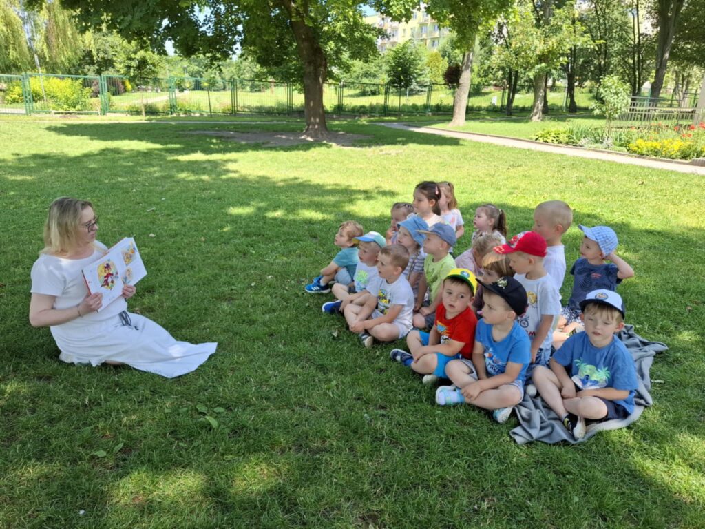 MIĘDZYNARODOWA AKCJA ,,CZYTANIE NA POLANIE"