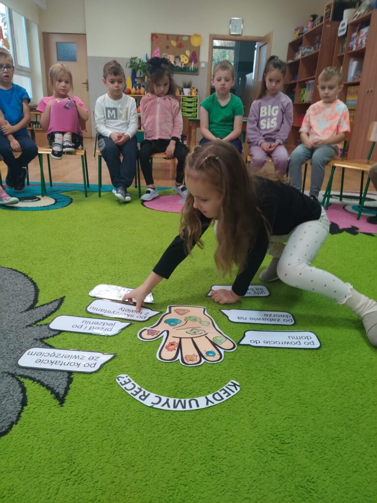 Dzień Mycia Rąk w grupie "Pszczółki".