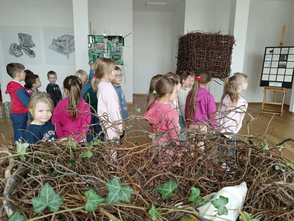 TYGRYSKI NA WYSTAWIE A. TUSIEŃ W BUSKIEJ GALERII SZTUKI