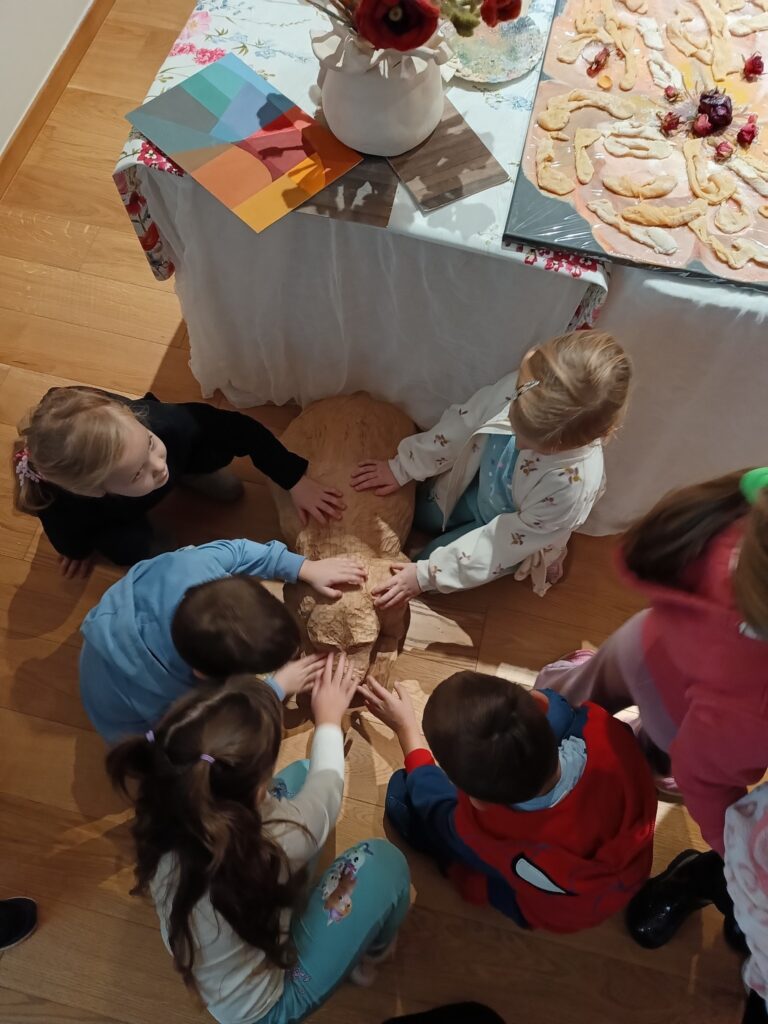 TYGRYSKI NA WYSTAWIE A. TUSIEŃ W BUSKIEJ GALERII SZTUKI