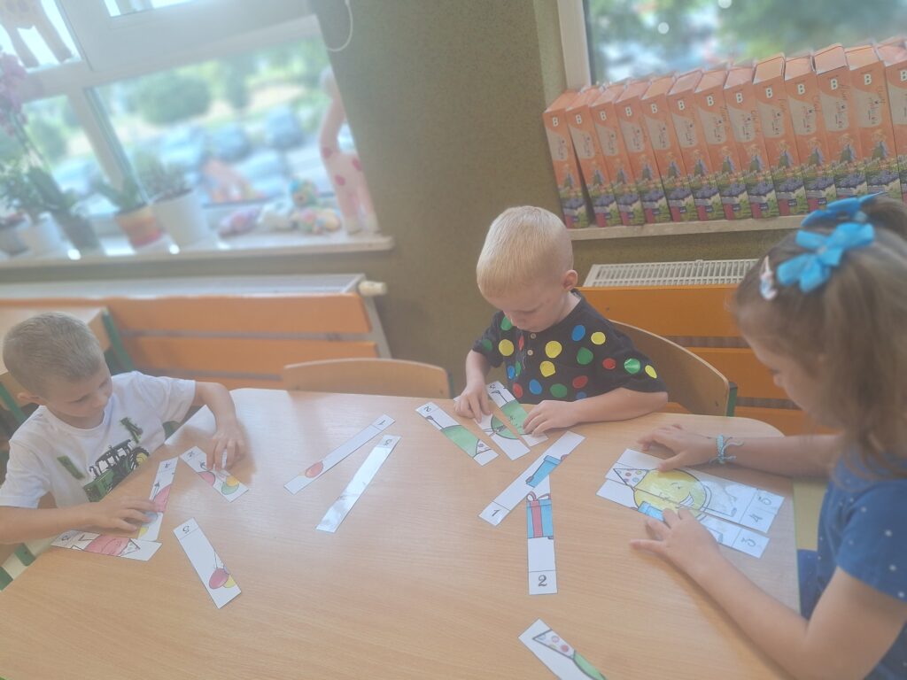 DZIEŃ KROPKI GRUPA Żyrafki