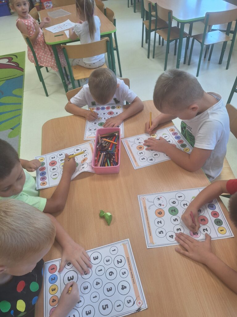 DZIEŃ KROPKI GRUPA Żyrafki