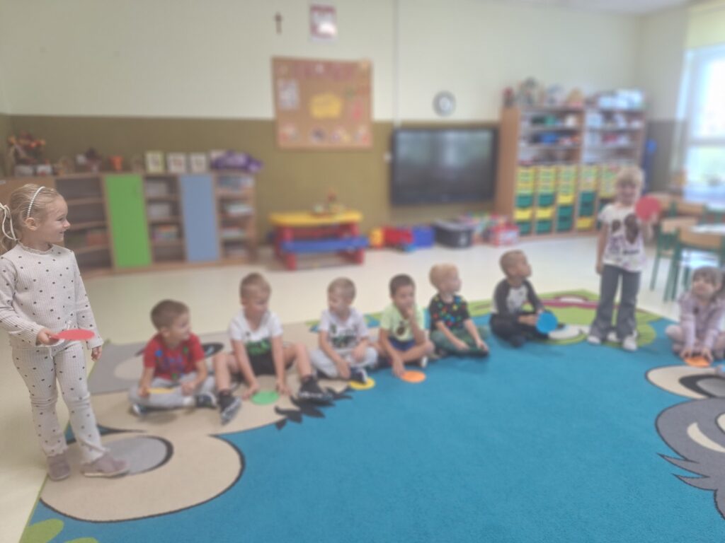 DZIEŃ KROPKI GRUPA Żyrafki