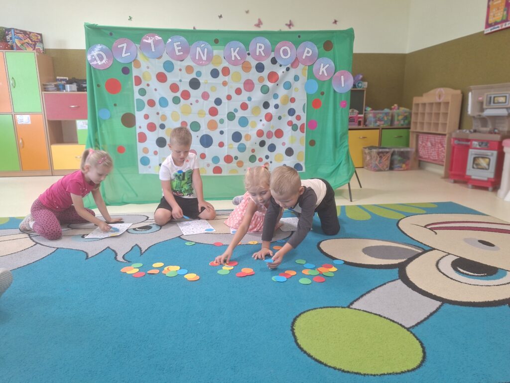 DZIEŃ KROPKI GRUPA Żyrafki