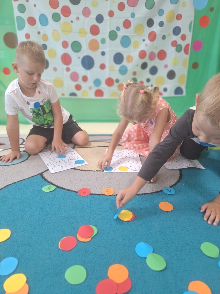 DZIEŃ KROPKI GRUPA Żyrafki