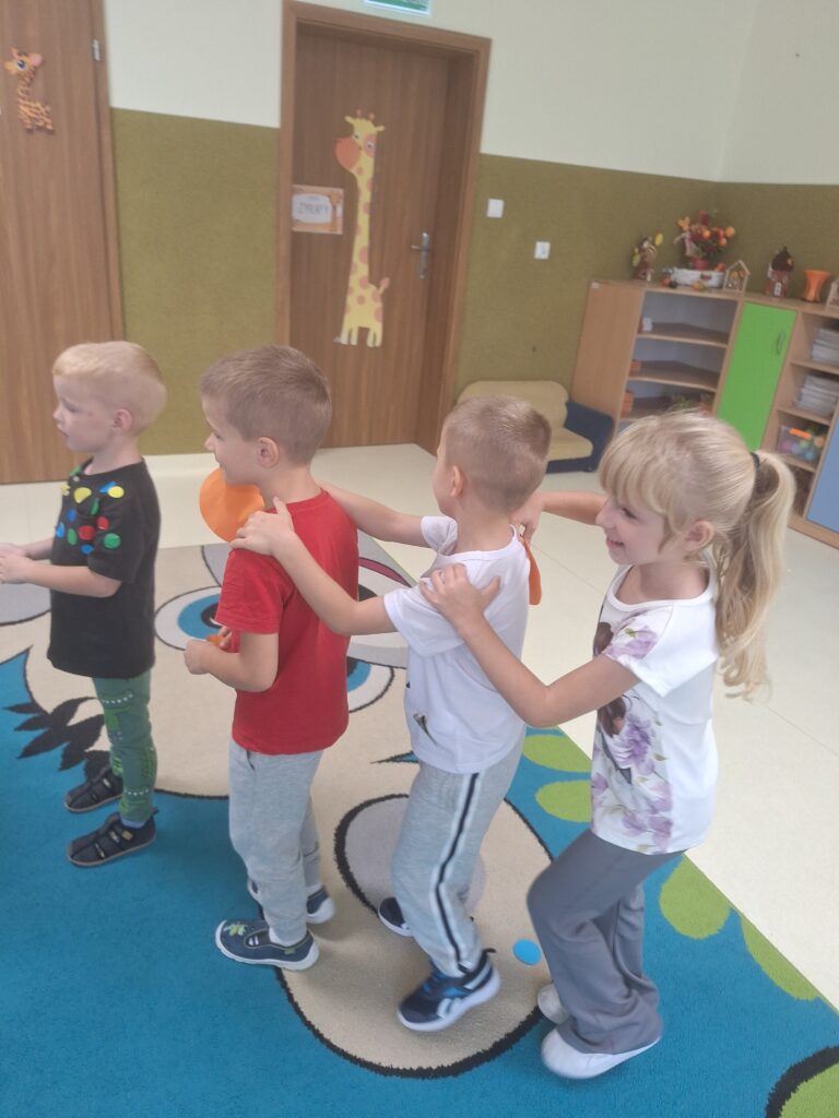DZIEŃ KROPKI GRUPA Żyrafki