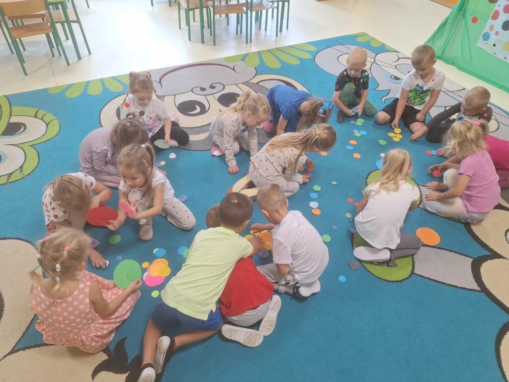 DZIEŃ KROPKI GRUPA Żyrafki