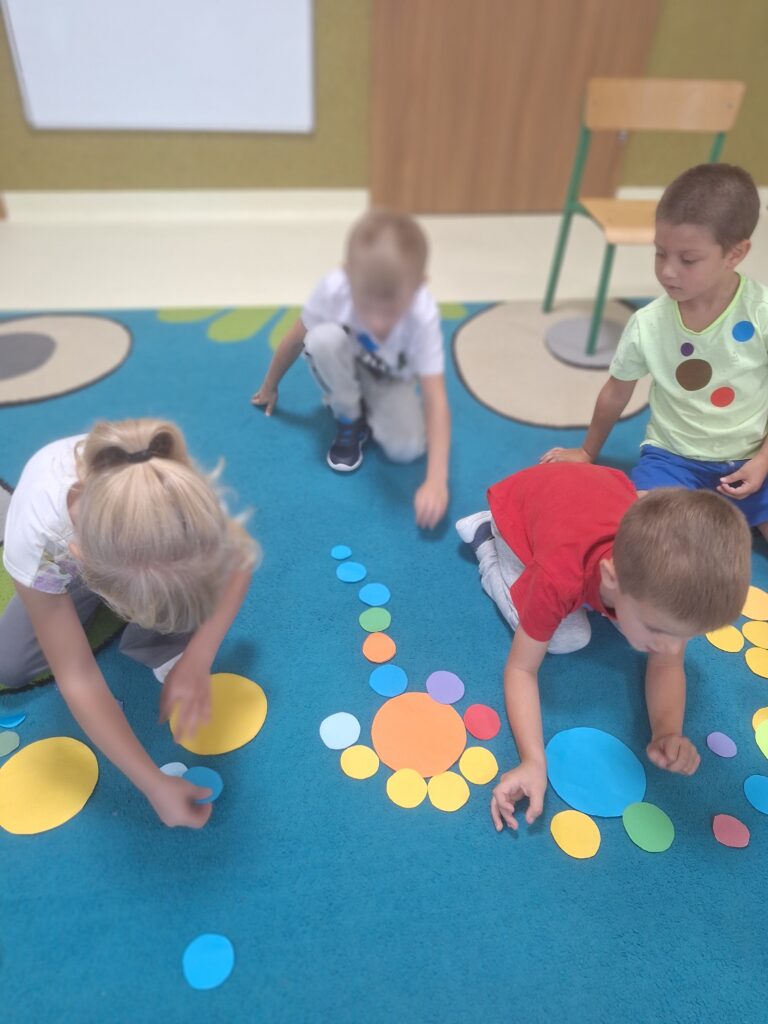 DZIEŃ KROPKI GRUPA Żyrafki